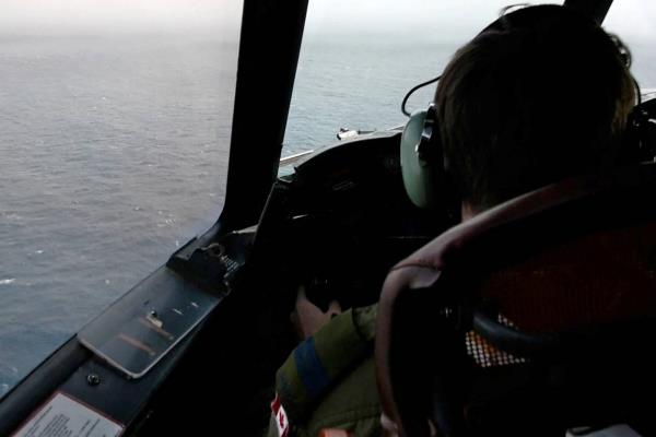 The pilot of a Royal Canadian Air Force CP-140 Aurora maritime surveillance aircraft of 14 Wing flies a search pattern for the missing OceanGate submersible, which had been carrying five people to explore the wreck of the sunken SS Titanic, in the Atlantic Ocean off Newfoundland, Canada, on Tuesday. | CANADIAN FORCES / VIA REUTERS
