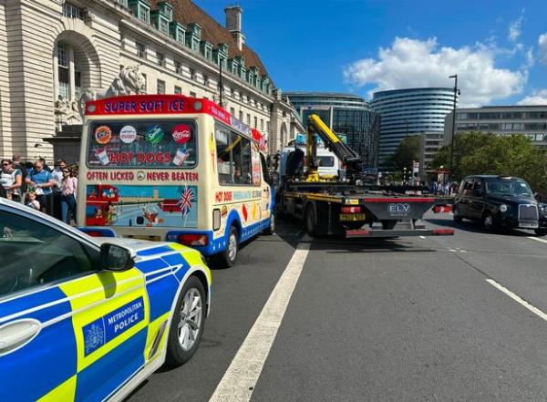 Cops swoop as ice cream van charged £7 for 99 Flake with woman charged £28 for four